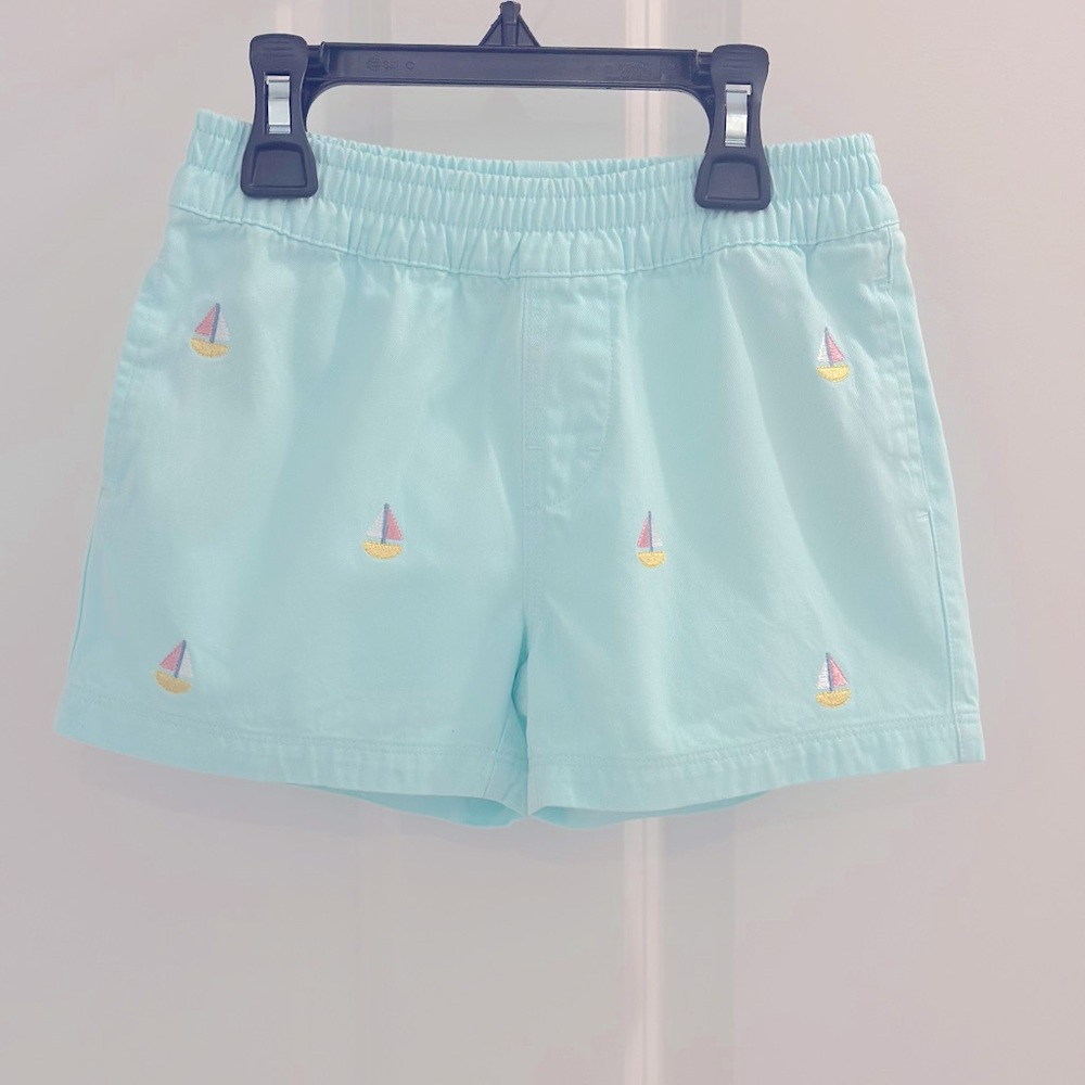 The Beaufort Bonnet Company - Sheffield Shorts with Sailboats - Boys Size 5